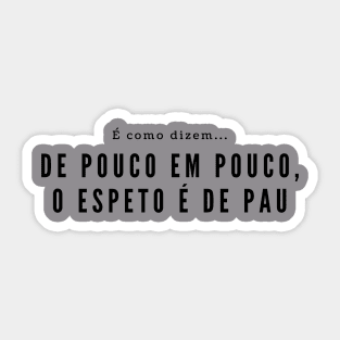 De pouco em pouco, o espeto é de pau - Classic brazilian proverb Sticker
